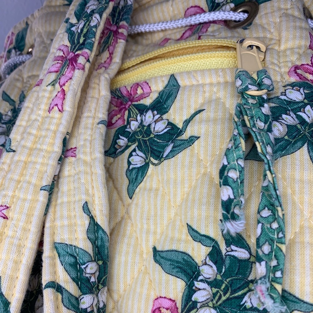 ⭐️VERA BRADLEY Drawstring Backpack⭐️ - Picture 9 of 13